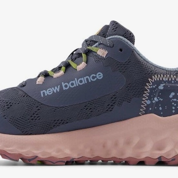 New Balance Women’s fresh foam Garoe V1 Trail Running Shoes. 8Wide - Picture 2 of 5